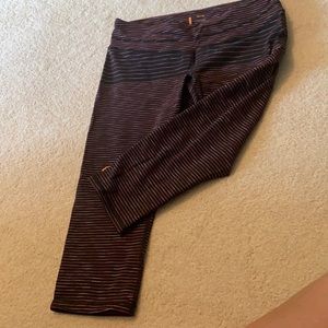Lucy striped XL workout Capri